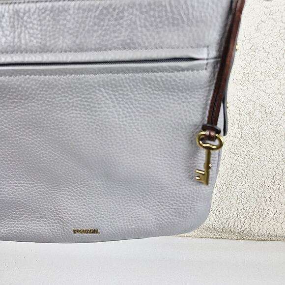 Fossil Pebbled Leather Crossbody Bag Gray Zip Pocket Key Charm Adjustable Strap - Picture 10 of 11